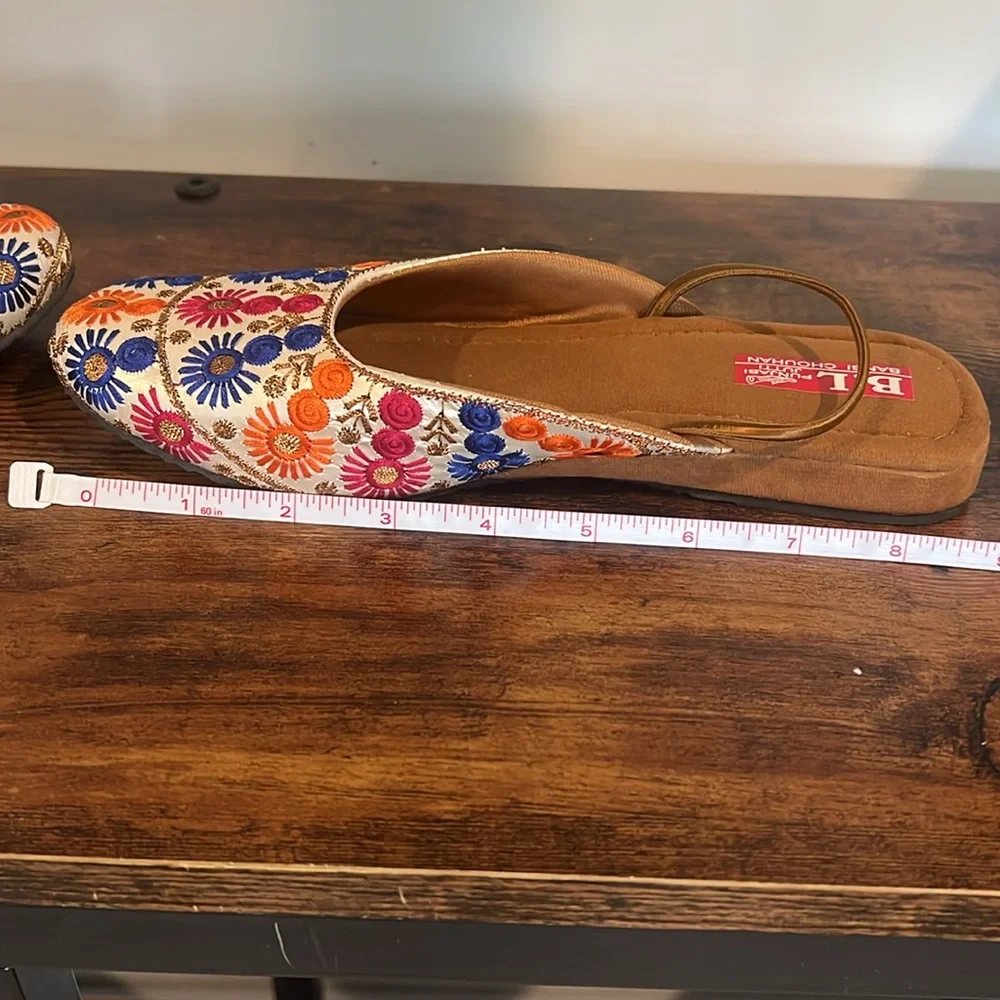 Color juttis (shoes) embroidered fits size 6 - Picture 5 of 5